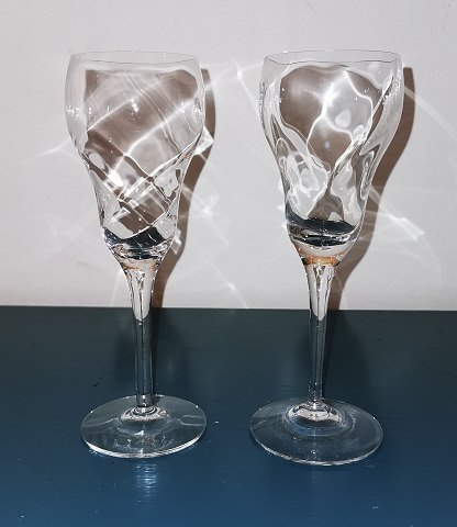 Pair of Xanadu white wine glasses from Holmegaard by Arje Greigst