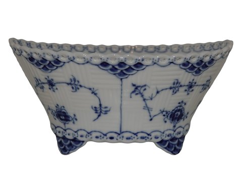 Blue Fluted Full Lace
Rinsing bowl on four feet