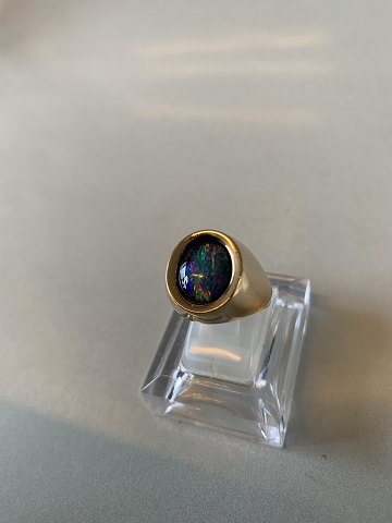 Ladies ring with opal in 14 carat Gold
Size 57