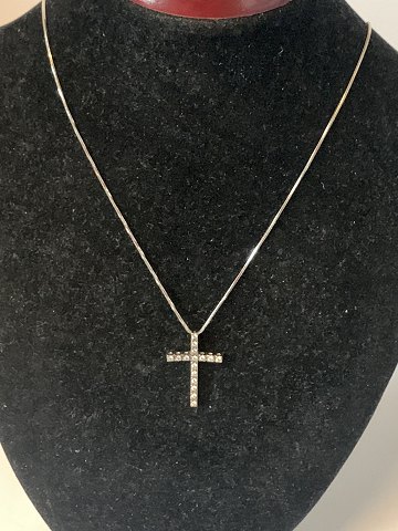 Elegant necklace with a cross in 14 carat white gold
Stamped 585
Length 47 cm approx