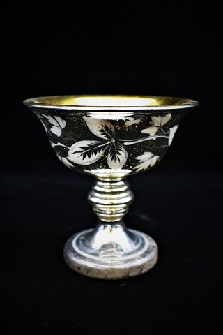 1800 tals skål på fod i fattigmandssølv / Mercury Glass.
H:15,5cm.