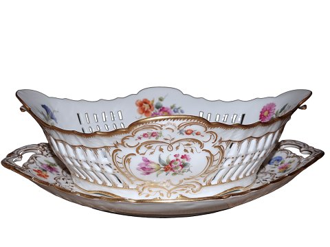 Full Saxon Flower
Rare oblong fruit bowl with platter