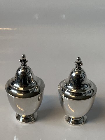 Georg Jensen Salt and pepper set in Sterling Silver
Stamped #658
Height 8 cm