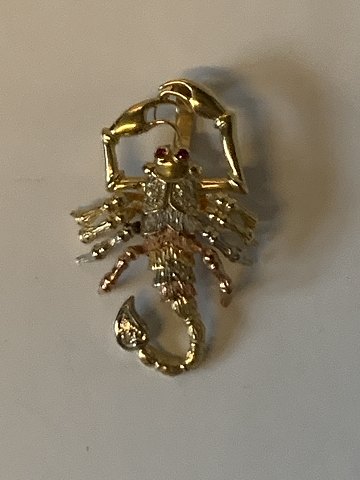 Skorpion vedhæng  i 14 karat guld
Stemplet 585
Højde 19,68 mm ca