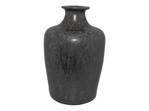 Hjorth art pottery
Small vase with amazing glaze