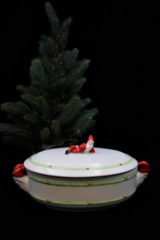 Gammel håndmalet oval juleterrin i porcelæn med nisser fra Gustafsberg...