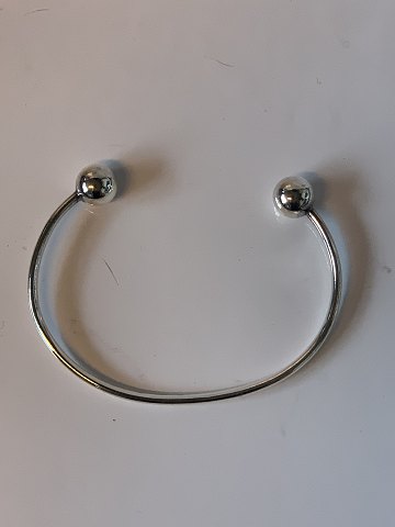 Georg Jensen #Bracelet in Silver
Measures 62.34 mm approx
Thickness 2.32mm