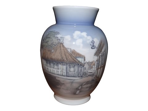 Royal Copenhagen
Vase with the house of Hans Christian Andersen