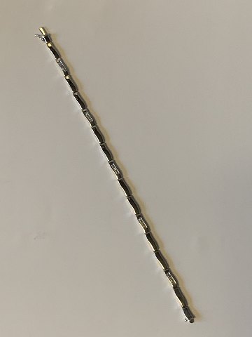 Armring 14 karat Hvidguld med brillianter
Stemplet 585
Længde   19,6 cm ca