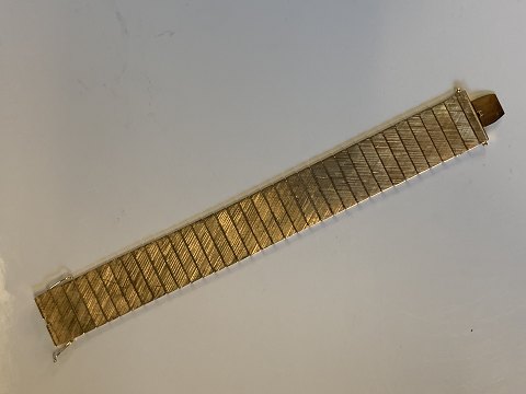 Bracelet in 14 carat gold
Stamped 585 fhs
From 1976-HEIRING A/S
Length 18.9 cm approx
Width 21.82 mm