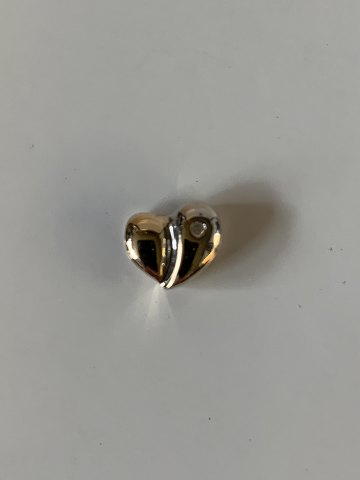 Heart Pendant with brilliant in 14 Karat gold
Stamped 585
Measures 8.27-6.98 mm approx
The item has been checked by a jeweler and is not physically available
in the store, so contact us for a demonstration or info