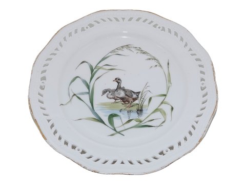 White Flora Danica
Luncheon plate decorated with geese from 1840-1893