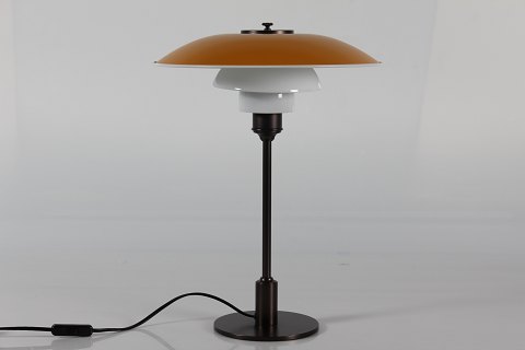 Poul Henningsen
PH bordlampe 3½-2½
gul metal overskærm 

