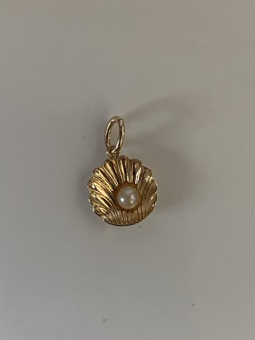 Clam shell with white pearl Charms/Pendants #14 carat Gold