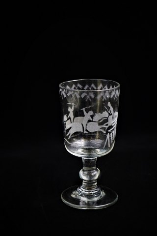Antikt fransk 1800 tals mundblæst vin glas med dekorationer af rytter til 
hest...