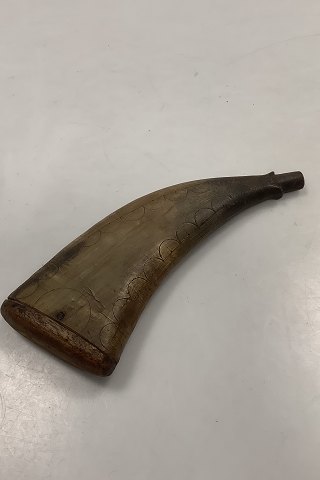 Antik Krudthorn udført i horn