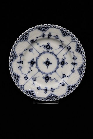 Royal Copenhagen Mussel painted full lace dessert plate. 
RC# 1/1087.  
Before 1923...