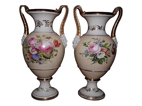 Bing & Grondahl
Pair of large vases with handles from 1853-1895
