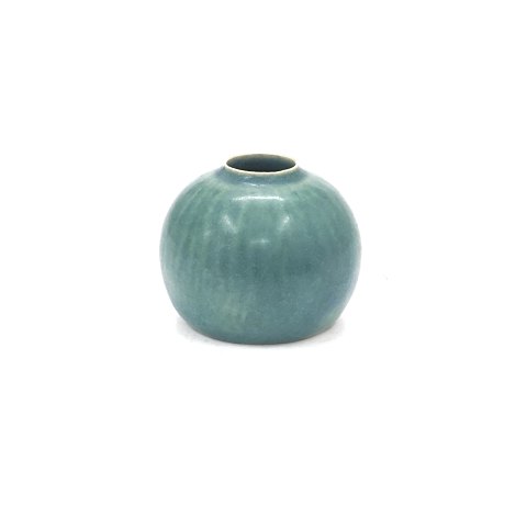 Kleine Steinzeug Vase von Eigil Hinrichsen. 
Signiert. H: 4,3cm