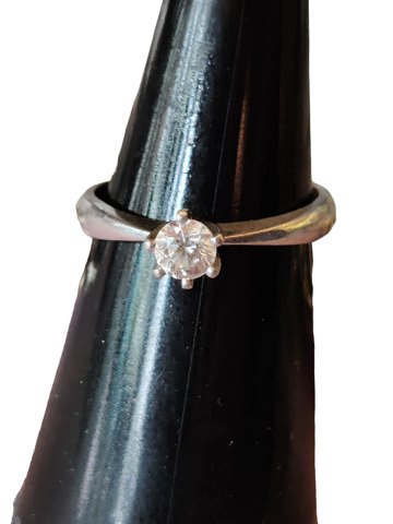 solitaire ring in platinum with 0.30 carat diamond