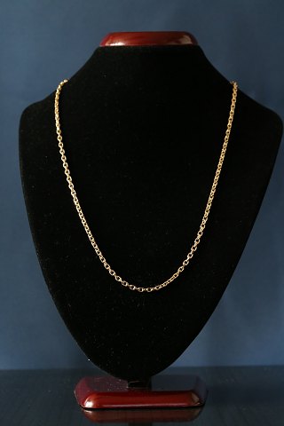 Gold chain in 14 carat gold in a simple pattern, with box lock.