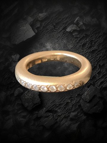 Margit Engell Collection 18 karat (750) guld ring med 9 brillianter (0,18c)