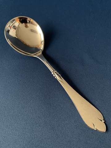 Serving spoon / Compote spoon Freja silver
Length 16.6 cm.