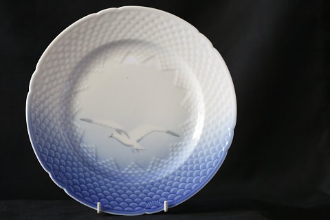 Dinner plate from the seagull frame, without gold rim. Bing & Grondahl, 3rd 
variety, deck no. 624
