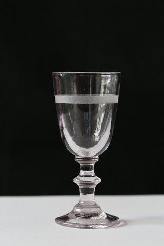 Berlinoir med slibning
snapseglas
Højde 8,6 cm.