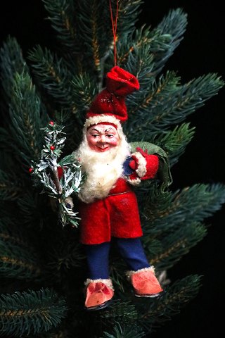 Fint , gammelt julepynt til juletræet i form af julemand fra 40 / 50érne i filt 
, papir og vat...