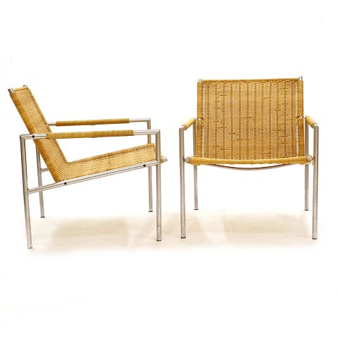 Pair of Martin Visser, 1922-2009, SZ01 lounge 
chairs, steel and wicker