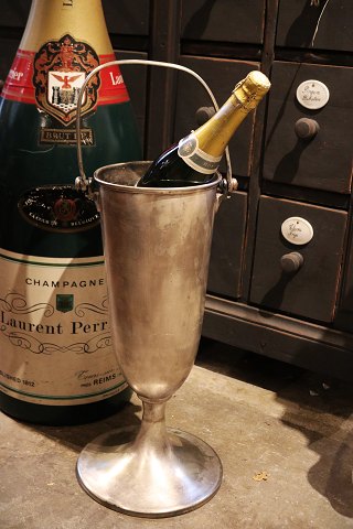 Old French champagne cooler on foot in metal with handle and a fine patina...