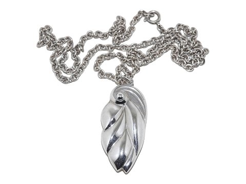Georg Jensen silver
Large pendant and necklace in heavy quality