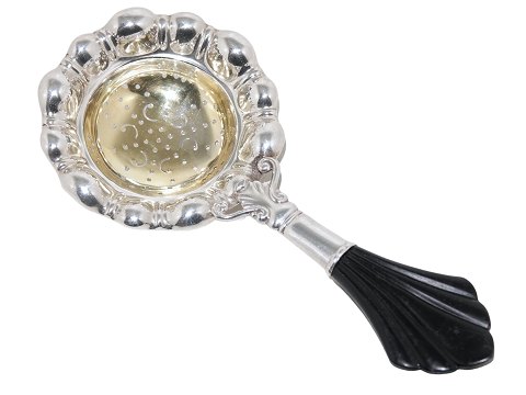 Danish silver
Tea strainer with ebony handle and guilding