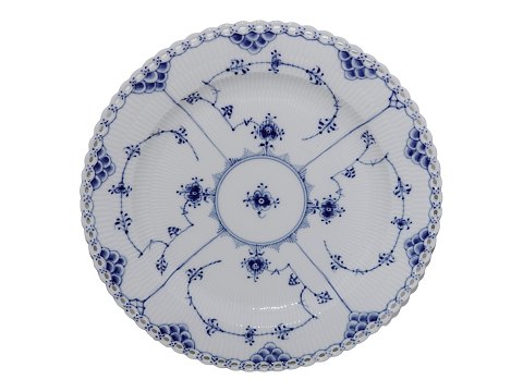 Blue Fluted Full Lace
Large round platter 33.5 cm.