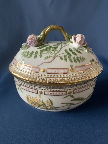 Flora Danica small terrine/sugar bowl, 1st assortment, cover No. 3582
SOLD