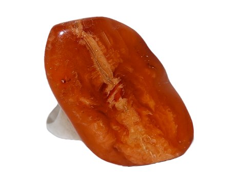 Danish silver
Ring with large piece of amber