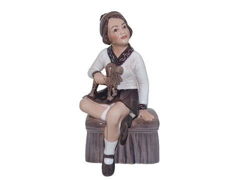 Dahl Jensen figurine
Girl with Christmas ram