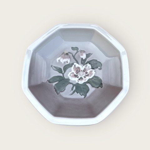 Bing & Grondahl
Gray Christmas rose
Dish
#335
*DKK 200