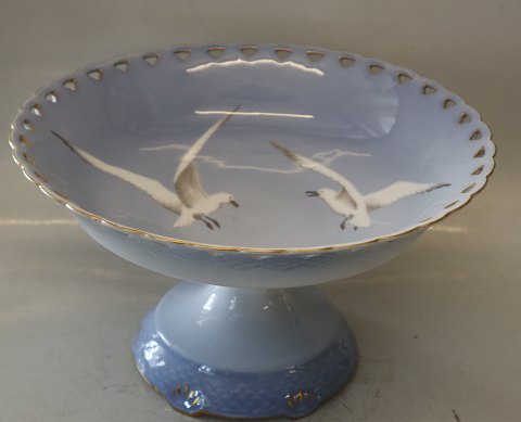 163 Fruit bowl, lace border 17 cm 17 x 29.2 cm B&G Seagull Porcelain with gold
