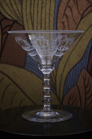5 pieces. old crystal champagne bowls / cocktail glasses 
with fine cut pattern...