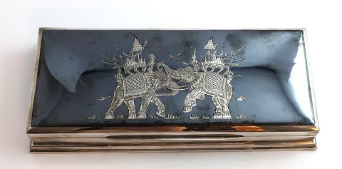 Thailand. Sterling silver box (925). Length 22 cm. Width 9 cm. Height 37 mm.