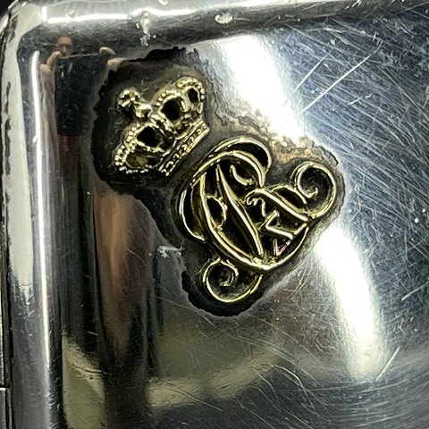 Cigarette case in silver with Christian the 10th's 
monogram.