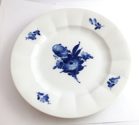 Königliches Kopenhagen. Blaue Blume, eckig. Menüeteller. Modell 8549. 
Durchmesser 25,5 cm. (1 Wahl)