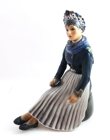 Dahl Jensen. Porcelain figure. Fanø bride. Model 1324. Height 23 cm. (2. 
quality)