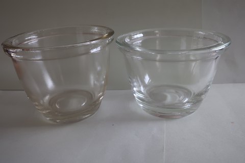 2 antikke gele-/marmelade glas
Mundblæst
H: ca. 7cm
B: ca. 10cm
Flot stand
Se også vore andre geleglas
