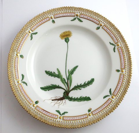 Royal Copenhagen, Flora Danica. Middags tallerken. Design #3549. Diameter 25 cm. 
(1 sortering). Leontodon hispidum L