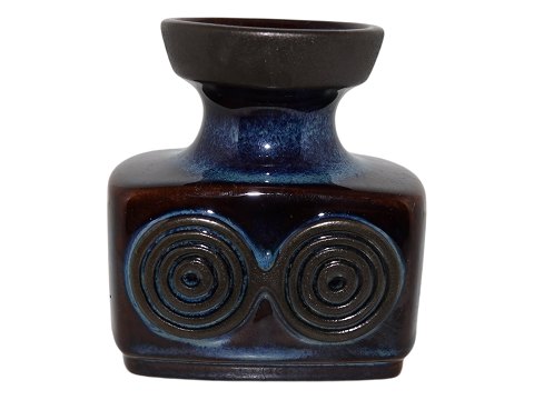 Soeholm art pottery
Small Dark blue Nordlys vase