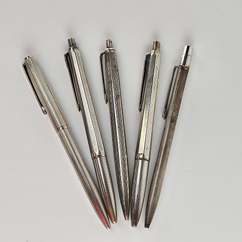 Text available in Danish language