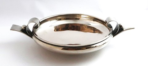 Silver bowl (830). Diameter 20.5 cm. Height 5.5 cm. Produced 1936